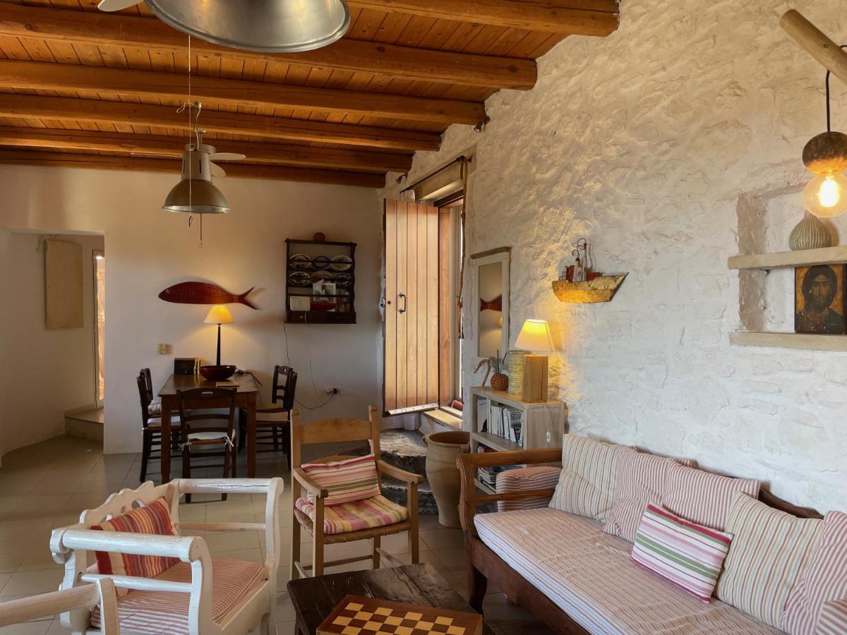 Villa La Familia Maison Traditionnelle Плакиас Экстерьер фото